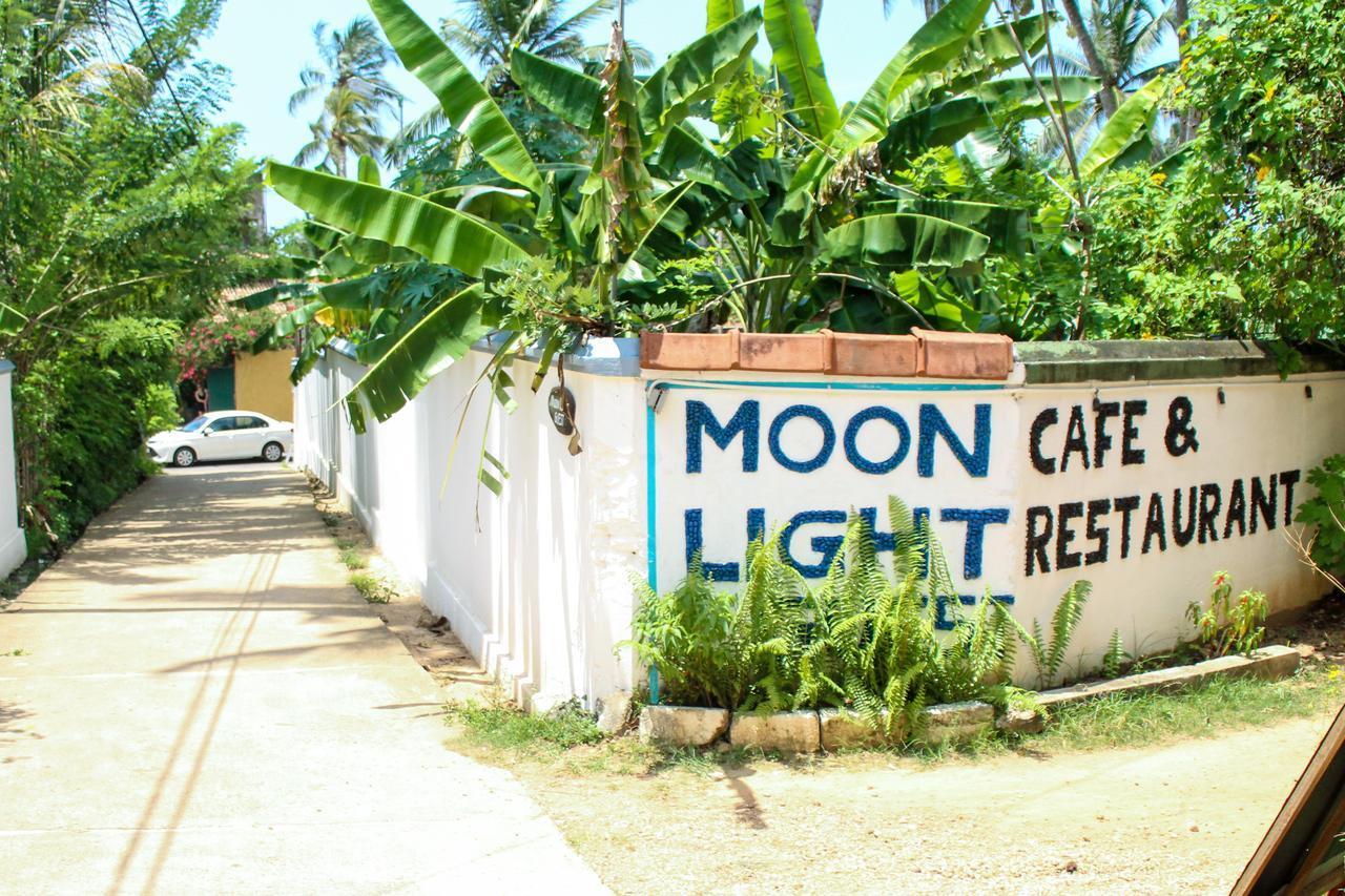 Moon Light Guest Bed and Breakfast Mirissa Exterior foto